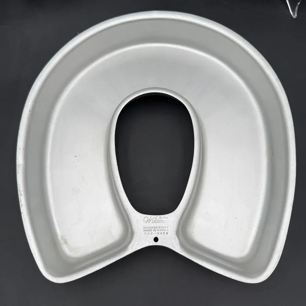 Vintage Horseshoe Rainbow Cake Pan Wilton 1972 502-3258